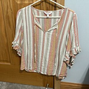 Medium summer colored blouse with v neck and tie, ruffled sleeves